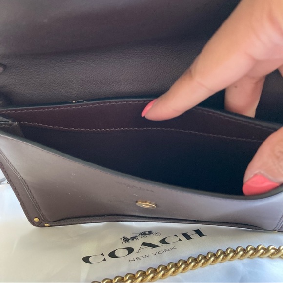 👜Authentic COACH 100% Leather Wine Colored Crossbody Purse - wear 3 ways!👜 - Picture 5 of 10